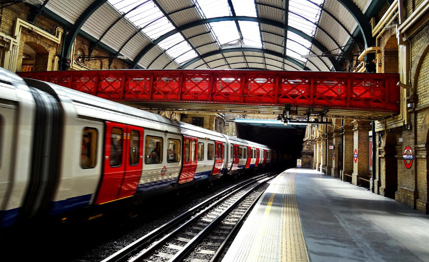 Maszynista pociągu lub tramwaju London underground train
